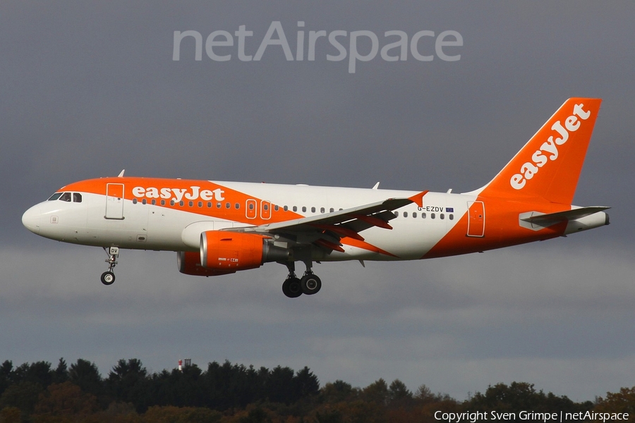 easyJet Airbus A319-111 (G-EZDV) | Photo 129748