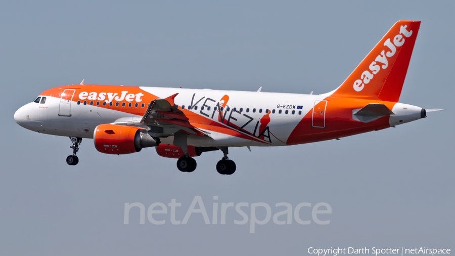 easyJet Airbus A319-111 (G-EZDW) | Photo 235440