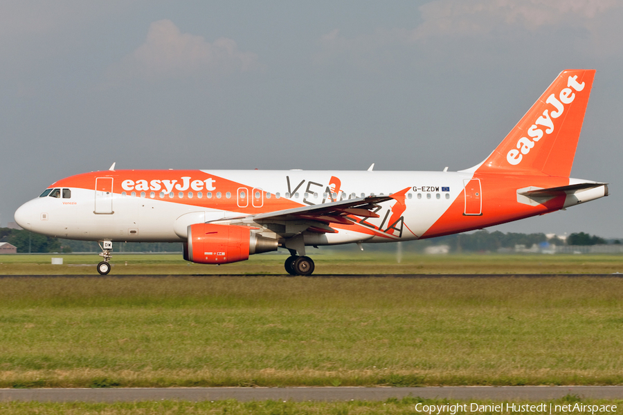 easyJet Airbus A319-111 (G-EZDW) | Photo 492925