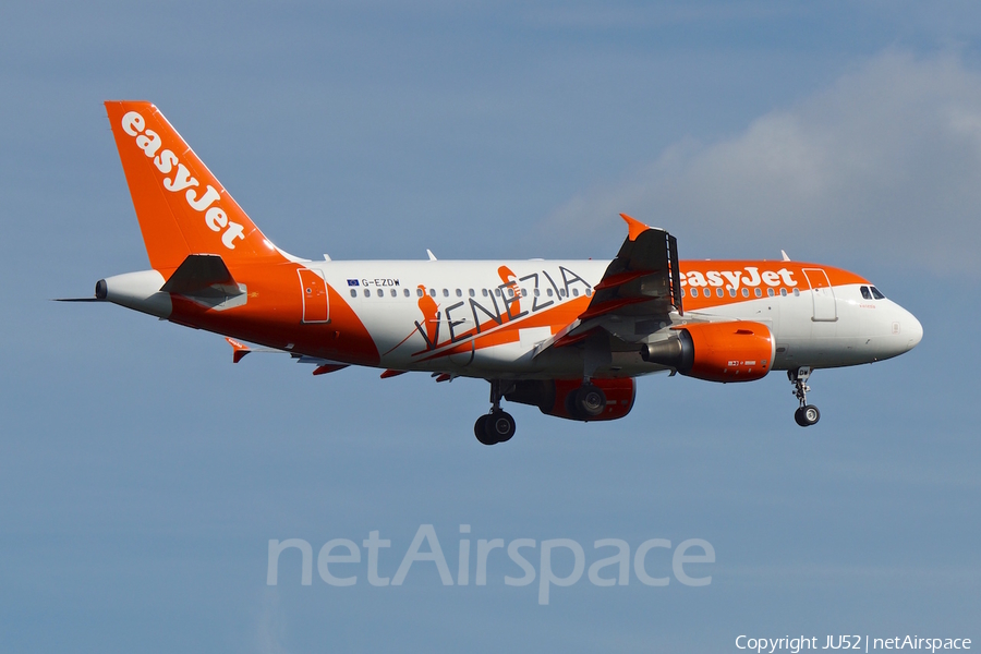 easyJet Airbus A319-111 (G-EZDW) | Photo 113330