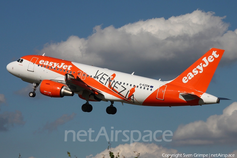 easyJet Airbus A319-111 (G-EZDW) | Photo 119397