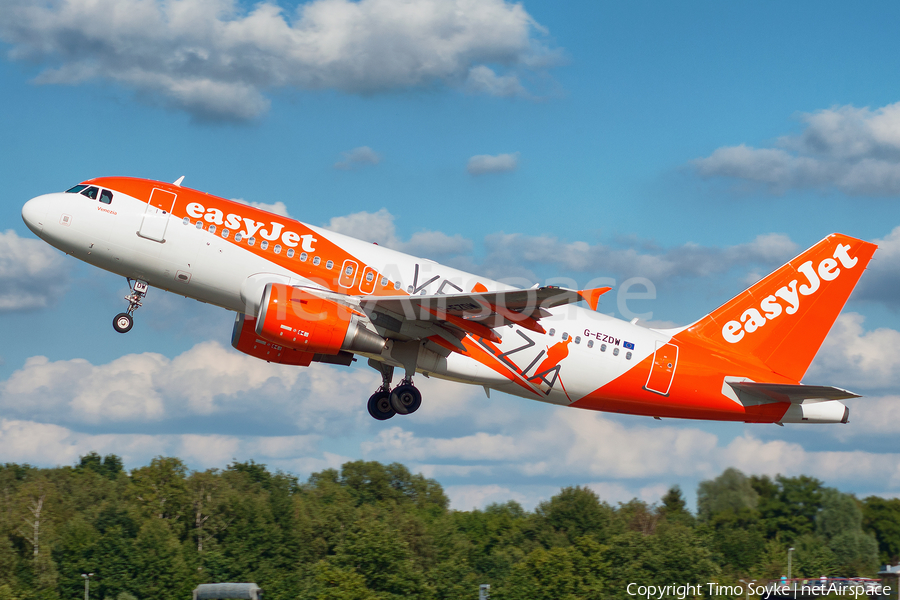 easyJet Airbus A319-111 (G-EZDW) | Photo 120052