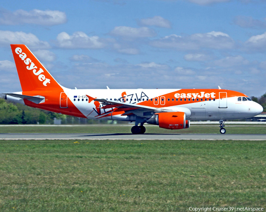 easyJet Airbus A319-111 (G-EZDW) | Photo 211517
