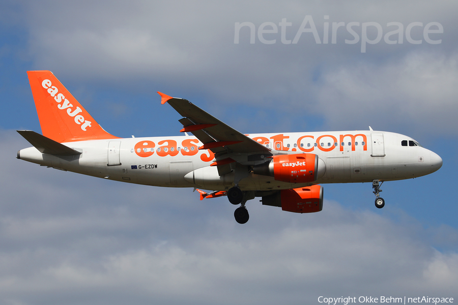 easyJet Airbus A319-111 (G-EZDW) | Photo 74460
