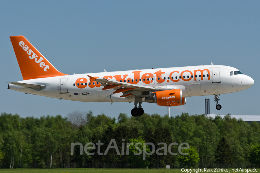 easyJet Airbus A319-111 (G-EZDX) | Photo 107905