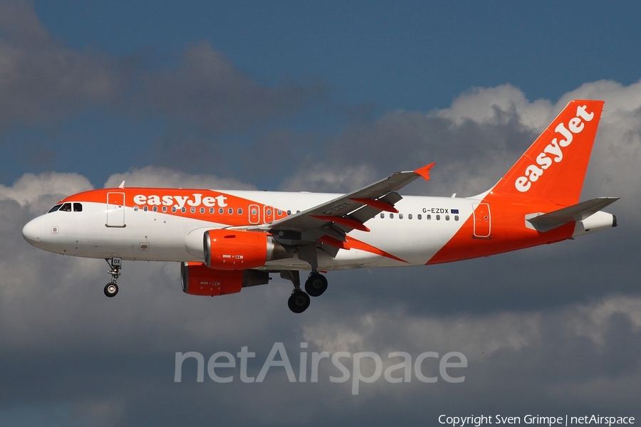 easyJet Airbus A319-111 (G-EZDX) | Photo 170105