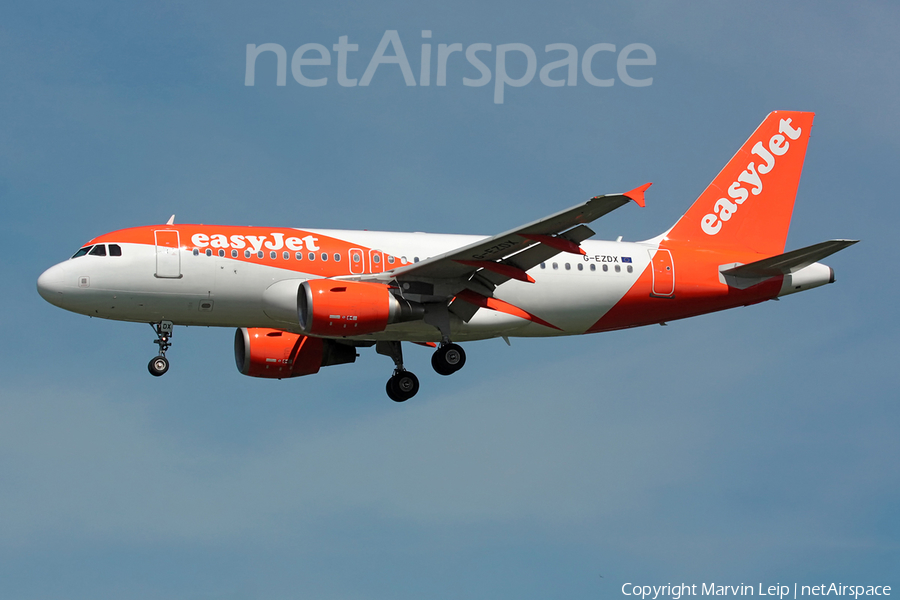 easyJet Airbus A319-111 (G-EZDX) | Photo 203146
