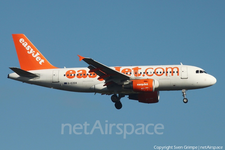 easyJet Airbus A319-111 (G-EZDX) | Photo 78473