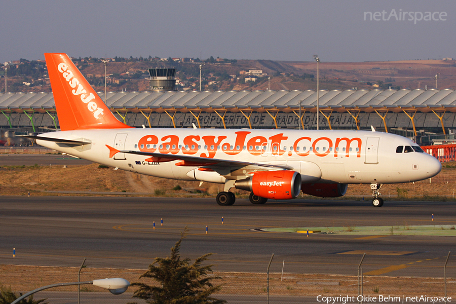 easyJet Airbus A319-111 (G-EZDX) | Photo 42282