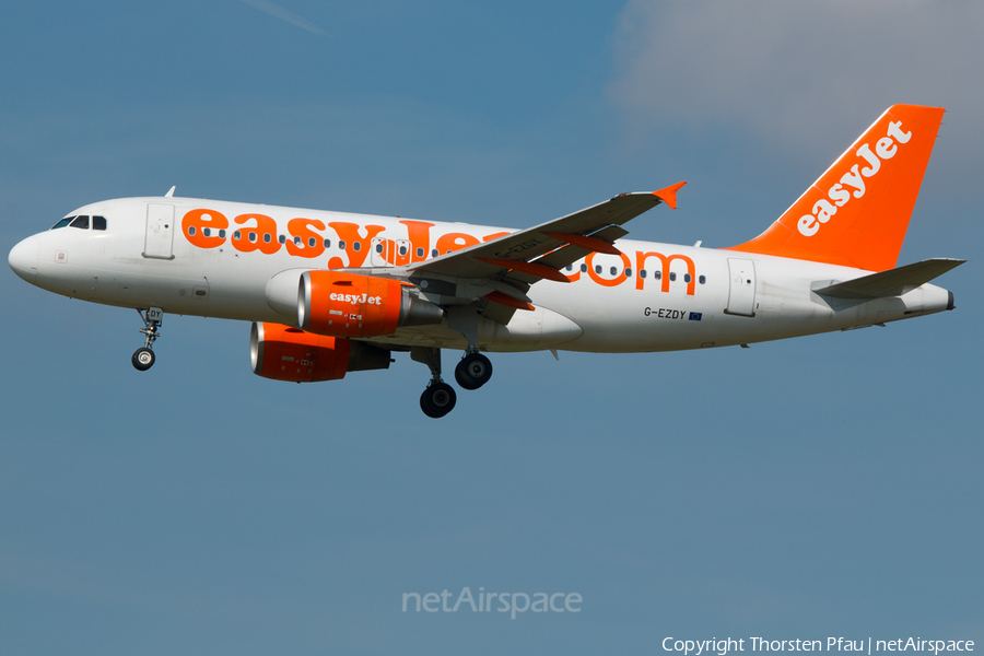 easyJet Airbus A319-111 (G-EZDY) | Photo 82094