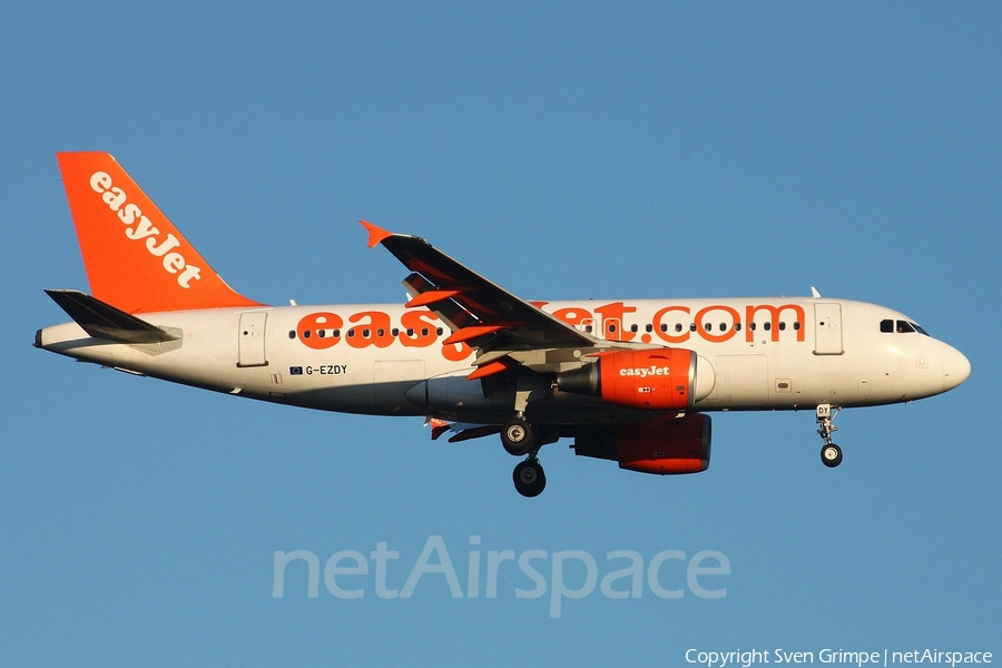 easyJet Airbus A319-111 (G-EZDY) | Photo 28993
