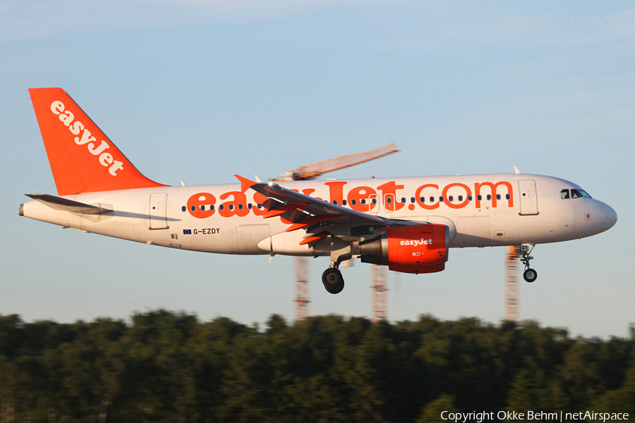 easyJet Airbus A319-111 (G-EZDY) | Photo 42283