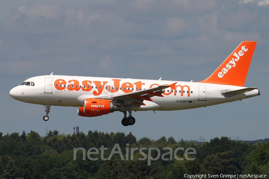 easyJet Airbus A319-111 (G-EZDY) | Photo 80534