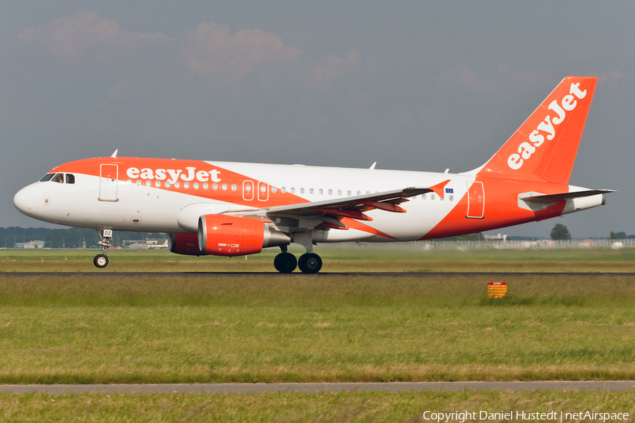easyJet Airbus A319-111 (G-EZDZ) | Photo 492926