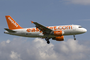 easyJet Airbus A319-111 (G-EZDZ) at  Hamburg - Fuhlsbuettel (Helmut Schmidt), Germany