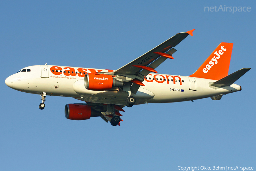 easyJet Airbus A319-111 (G-EZEA) | Photo 42285