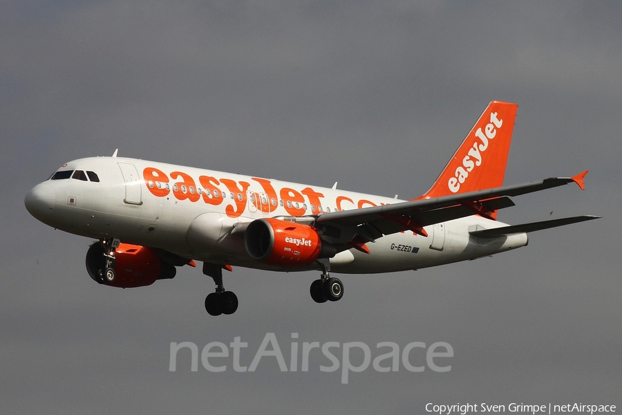easyJet Airbus A319-111 (G-EZED) | Photo 105666