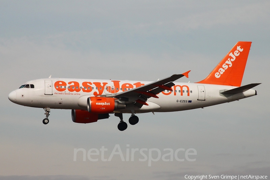 easyJet Airbus A319-111 (G-EZEG) | Photo 19802