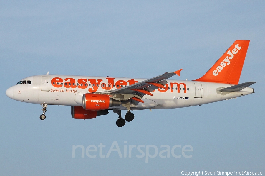 easyJet Airbus A319-111 (G-EZEV) | Photo 19538