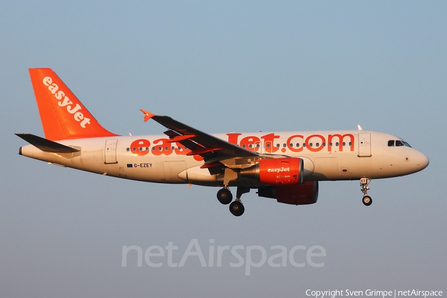 easyJet Airbus A319-111 (G-EZEY) | Photo 101473