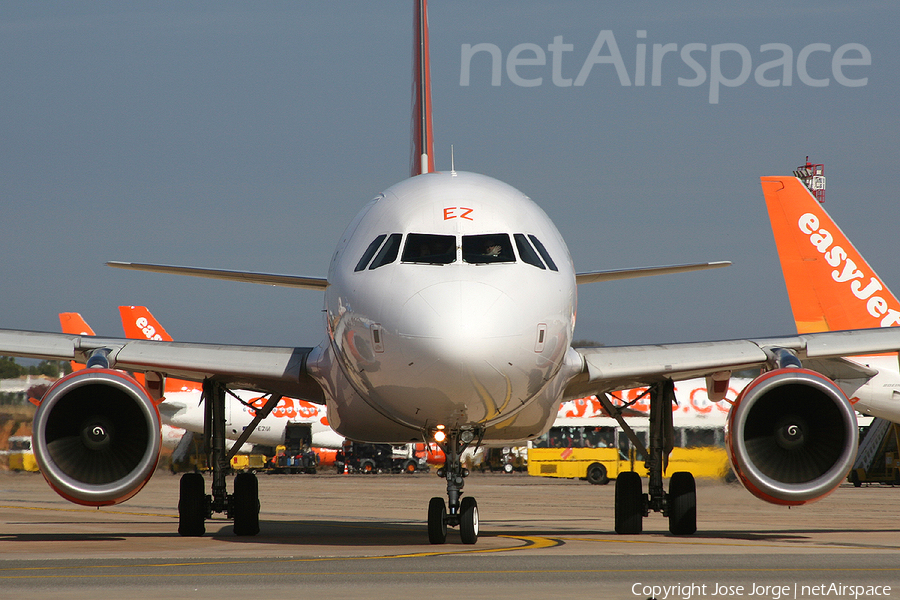 easyJet Airbus A319-111 (G-EZEZ) | Photo 533257