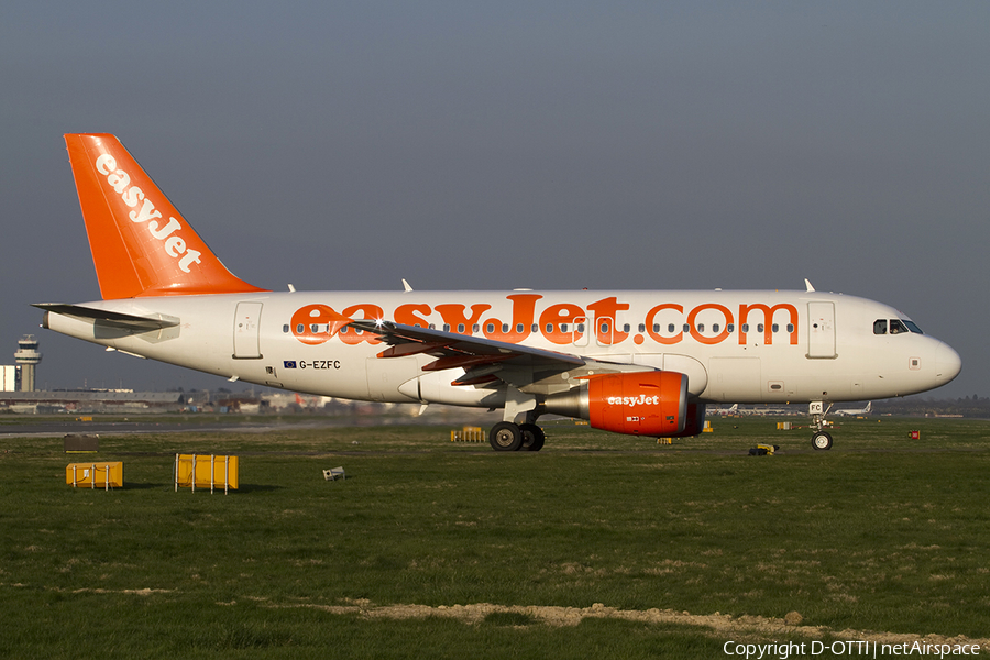 easyJet Airbus A319-111 (G-EZFC) | Photo 288473
