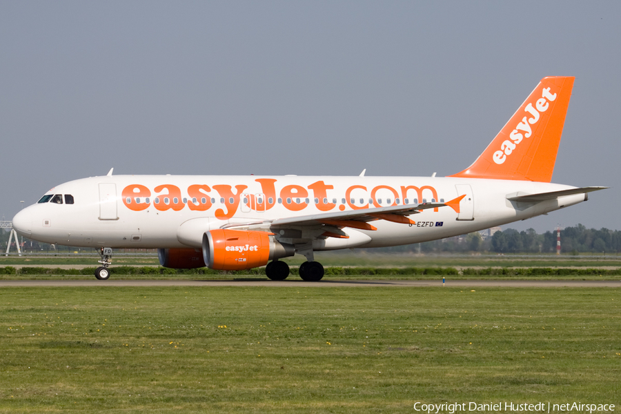 easyJet Airbus A319-111 (G-EZFD) | Photo 550790