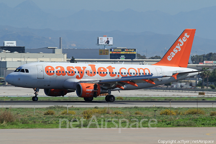 easyJet Airbus A319-111 (G-EZFE) | Photo 306375