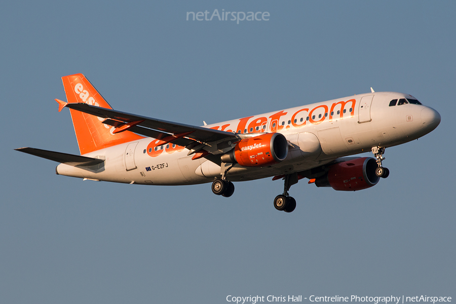 easyJet Airbus A319-111 (G-EZFJ) | Photo 86190