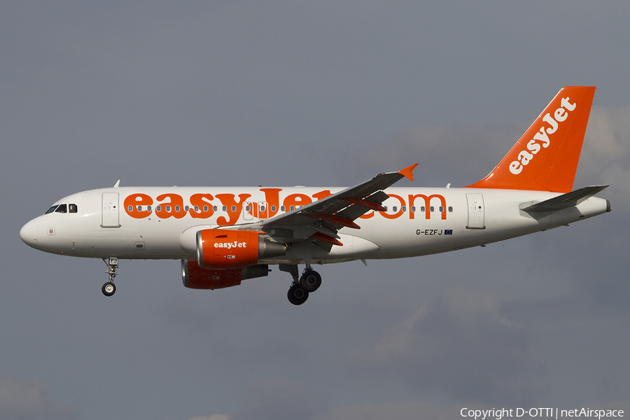 easyJet Airbus A319-111 (G-EZFJ) | Photo 293302