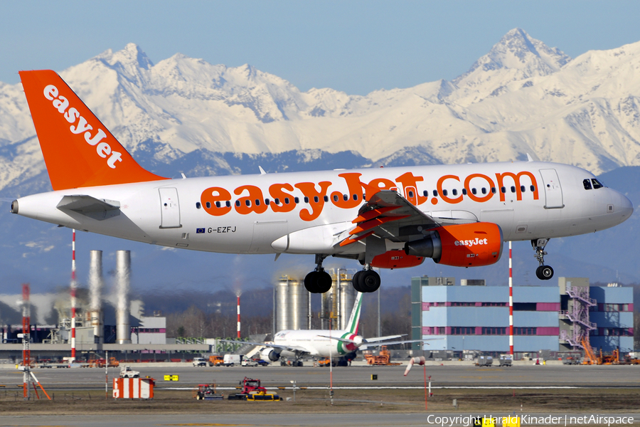 easyJet Airbus A319-111 (G-EZFJ) | Photo 308683