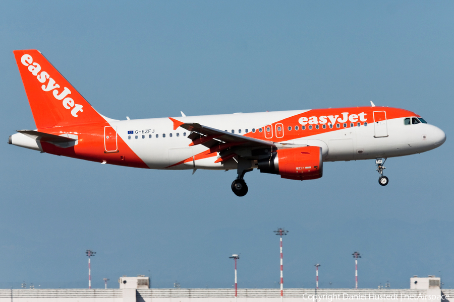 easyJet Airbus A319-111 (G-EZFJ) | Photo 476451