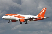 easyJet Airbus A319-111 (G-EZFV) at  Hamburg - Fuhlsbuettel (Helmut Schmidt), Germany