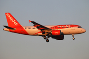 easyJet Airbus A319-111 (G-EZFW) at  Hamburg - Fuhlsbuettel (Helmut Schmidt), Germany