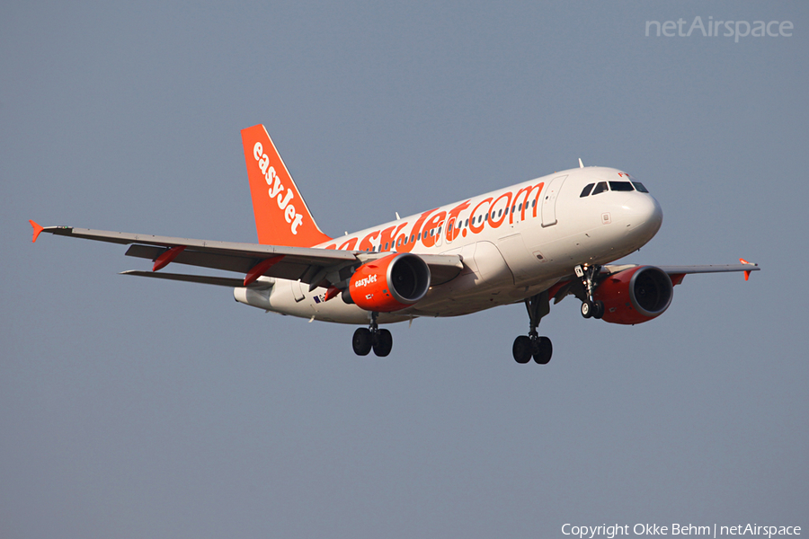 easyJet Airbus A319-111 (G-EZFW) | Photo 42305