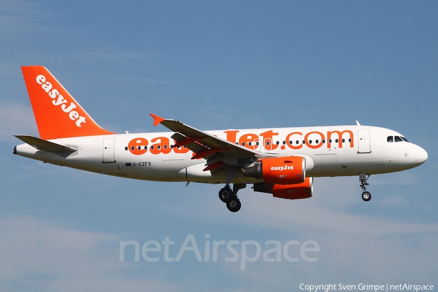 easyJet Airbus A319-111 (G-EZFX) | Photo 18945