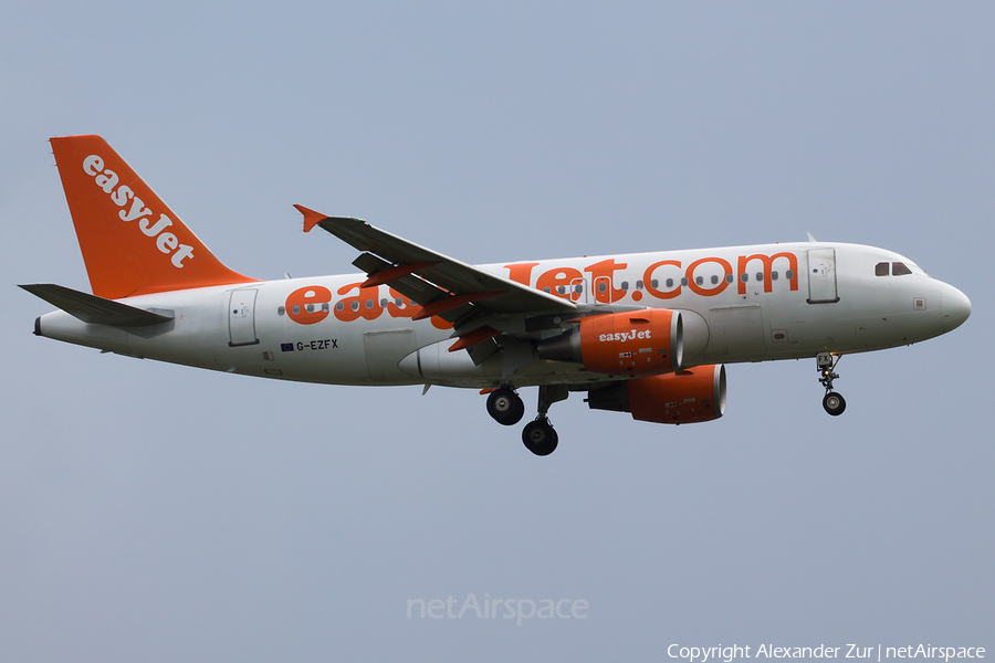 easyJet Airbus A319-111 (G-EZFX) | Photo 409787