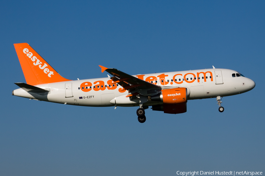 easyJet Airbus A319-111 (G-EZFY) | Photo 548288