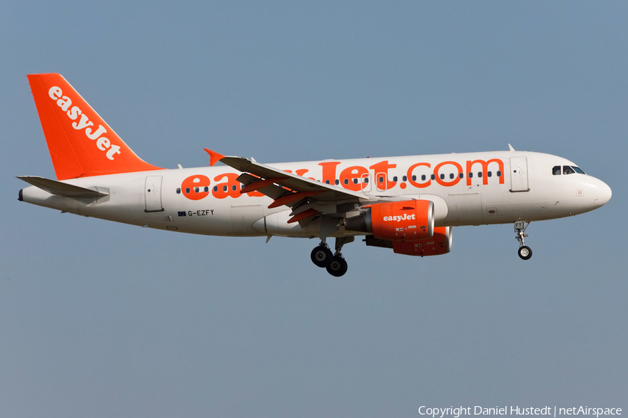 easyJet Airbus A319-111 (G-EZFY) | Photo 614194