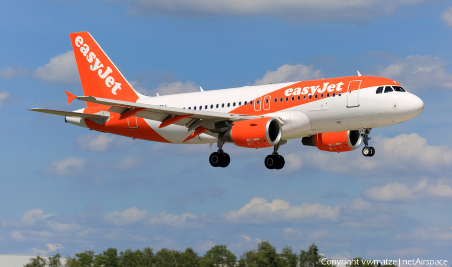 easyJet Airbus A319-111 (G-EZFY) | Photo 166969
