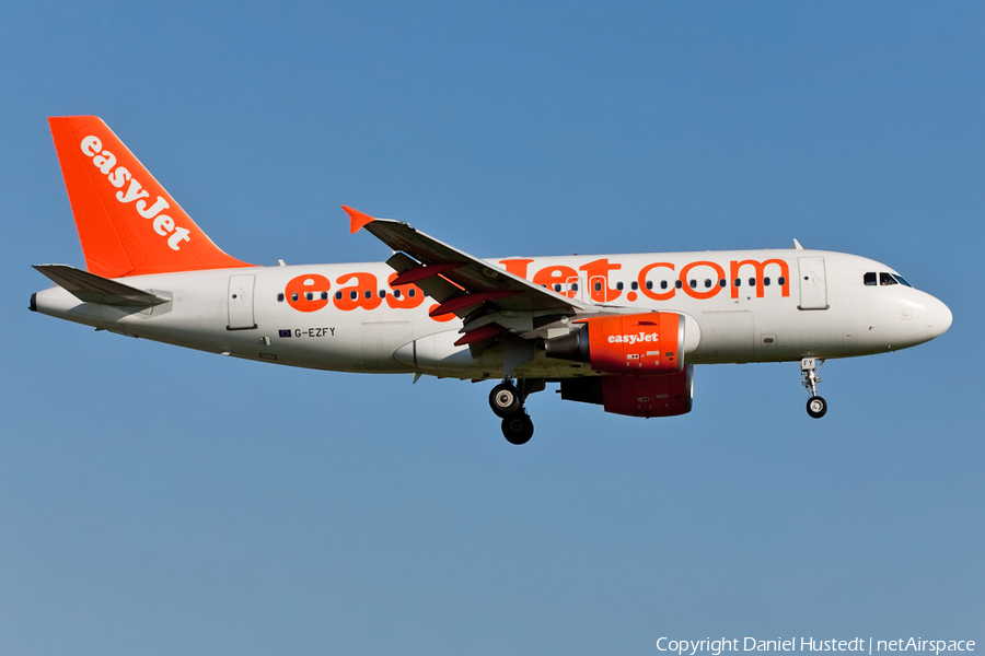 easyJet Airbus A319-111 (G-EZFY) | Photo 517213