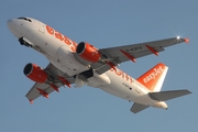 easyJet Airbus A319-111 (G-EZFZ) at  Hamburg - Fuhlsbuettel (Helmut Schmidt), Germany