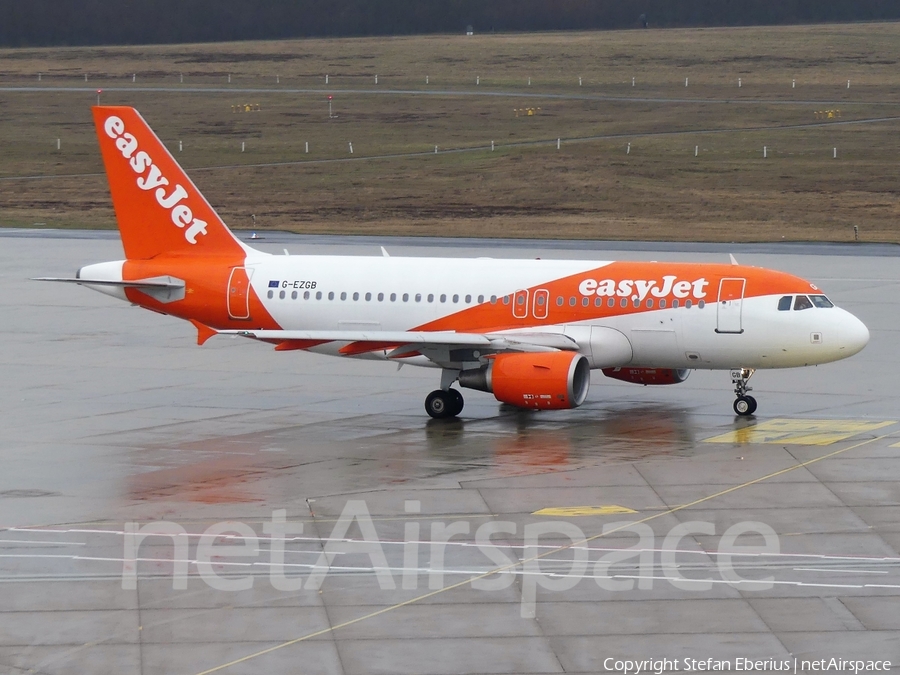 easyJet Airbus A319-111 (G-EZGB) | Photo 293749