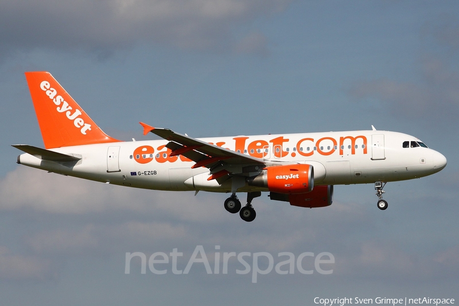 easyJet Airbus A319-111 (G-EZGB) | Photo 22446