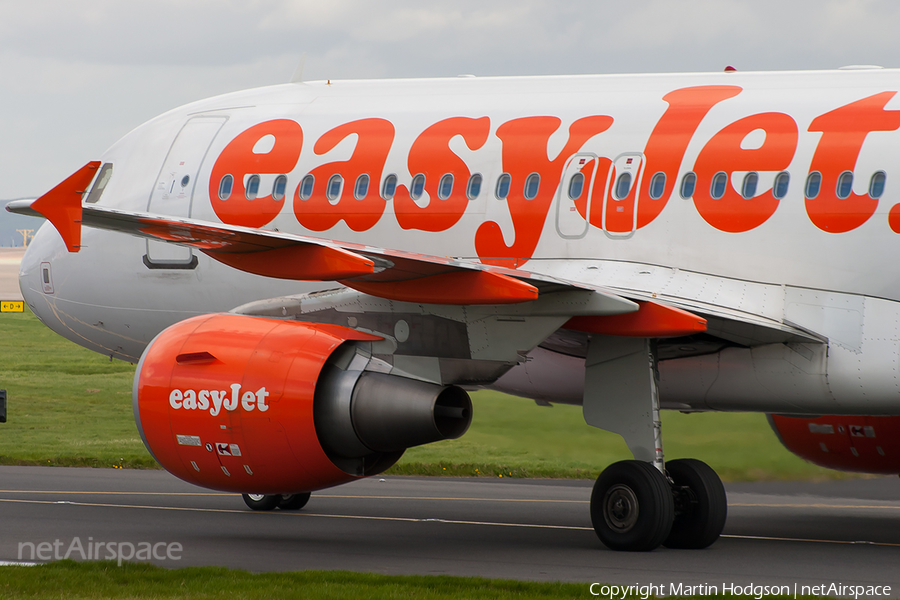 easyJet Airbus A319-111 (G-EZGB) | Photo 44528