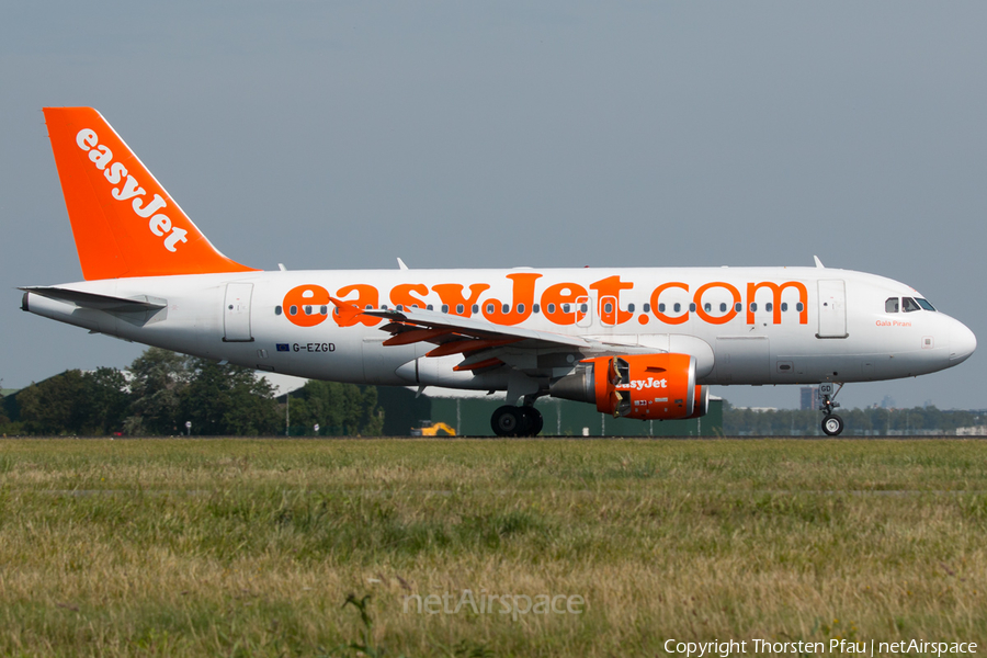 easyJet Airbus A319-111 (G-EZGD) | Photo 82214