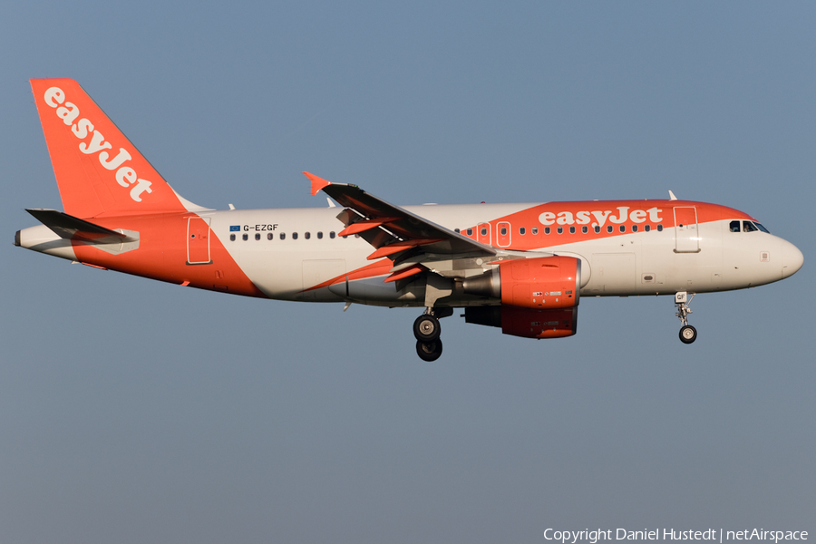 easyJet Airbus A319-111 (G-EZGF) | Photo 426107