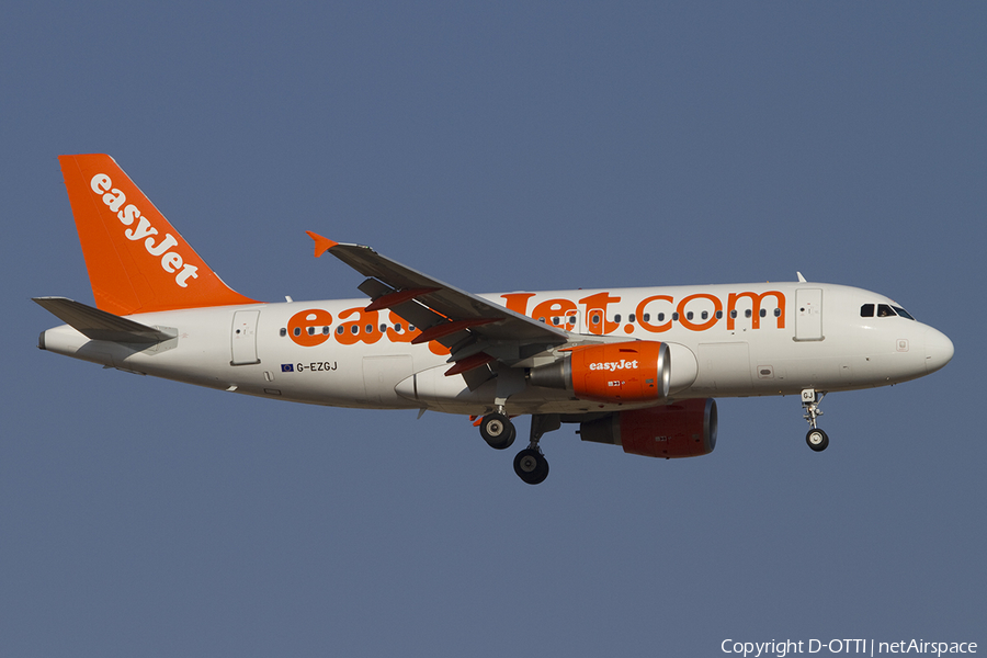 easyJet Airbus A319-111 (G-EZGJ) | Photo 370274
