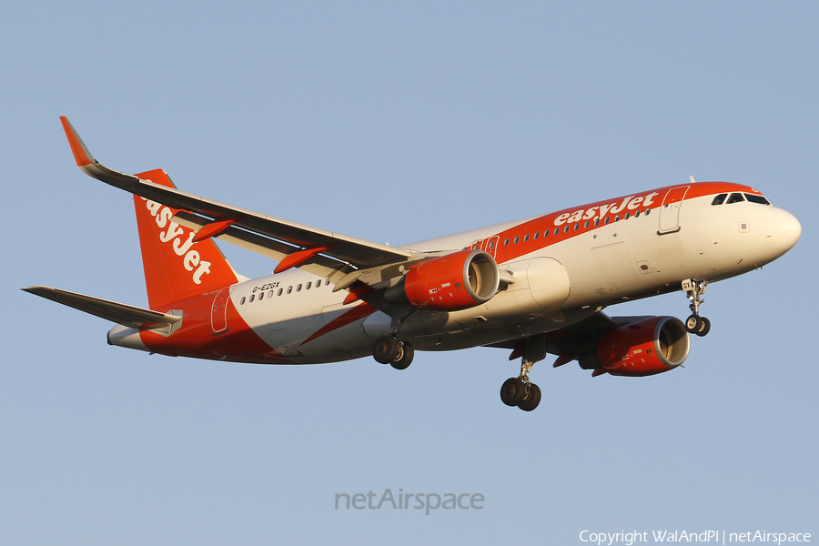 easyJet Airbus A320-214 (G-EZGX) | Photo 562664