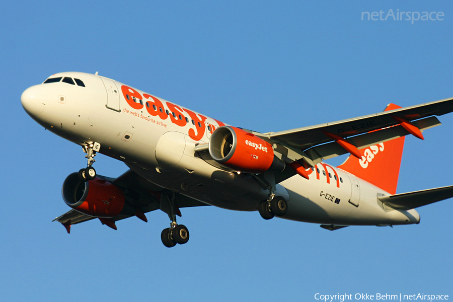 easyJet Airbus A319-111 (G-EZIE) | Photo 42313